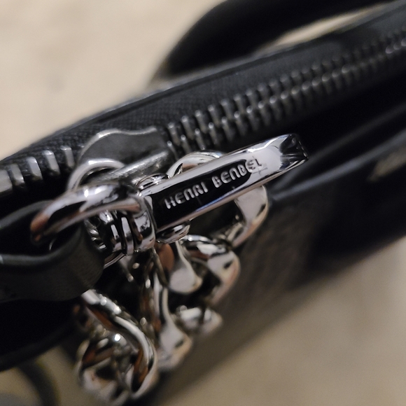 Henri Bendel Large Blk faux Croc Handbag - Picture 7 of 9